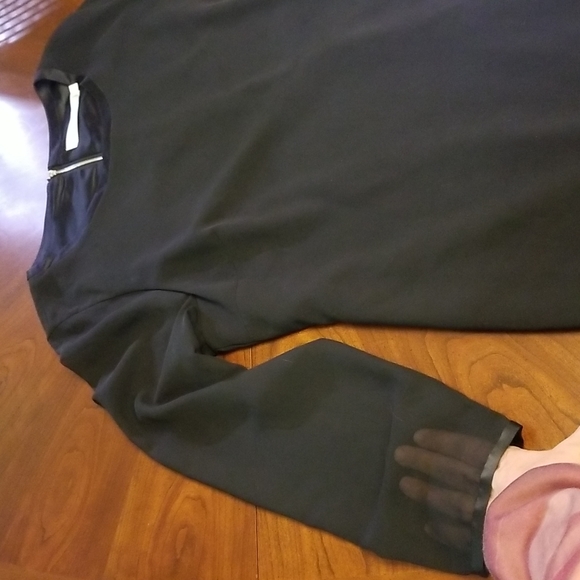 Black dress with sheer sleeves - Picture 3 of 12